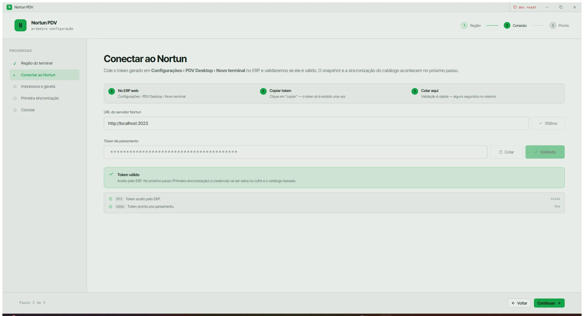 Segundo passo, com a URL do servidor validada em 306 ms, o token mascarado já validado e o aviso verde de token aceito pelo ERP